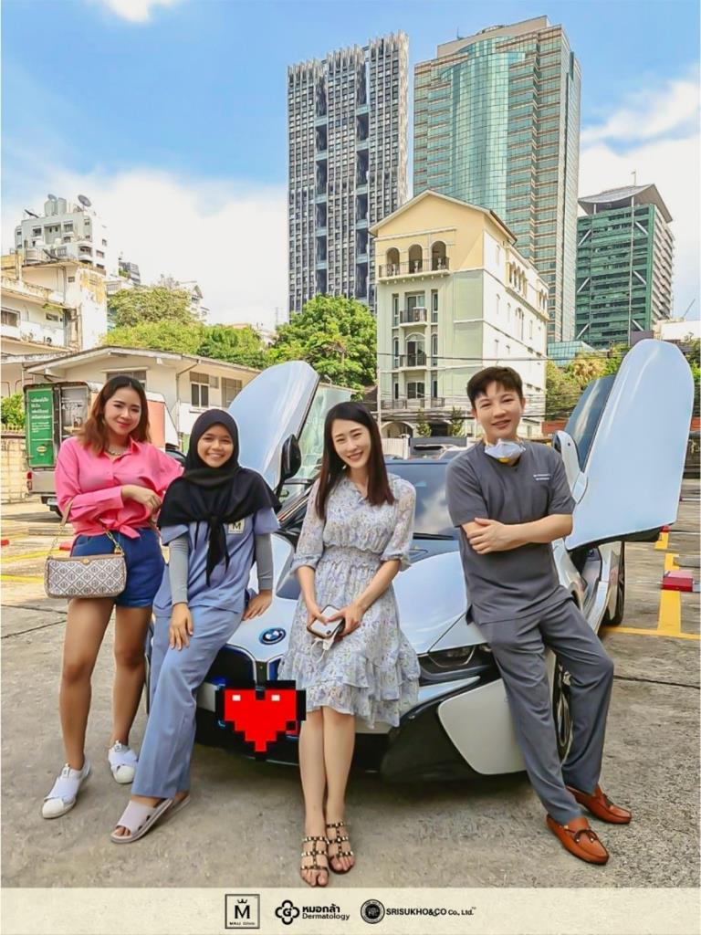 คุณ เมย์ ศรพร สกุลเวชปัญญา และทีมงานประจำมาลิคลินิกเวชกรรม คุณบิว คุณ ฮาวา